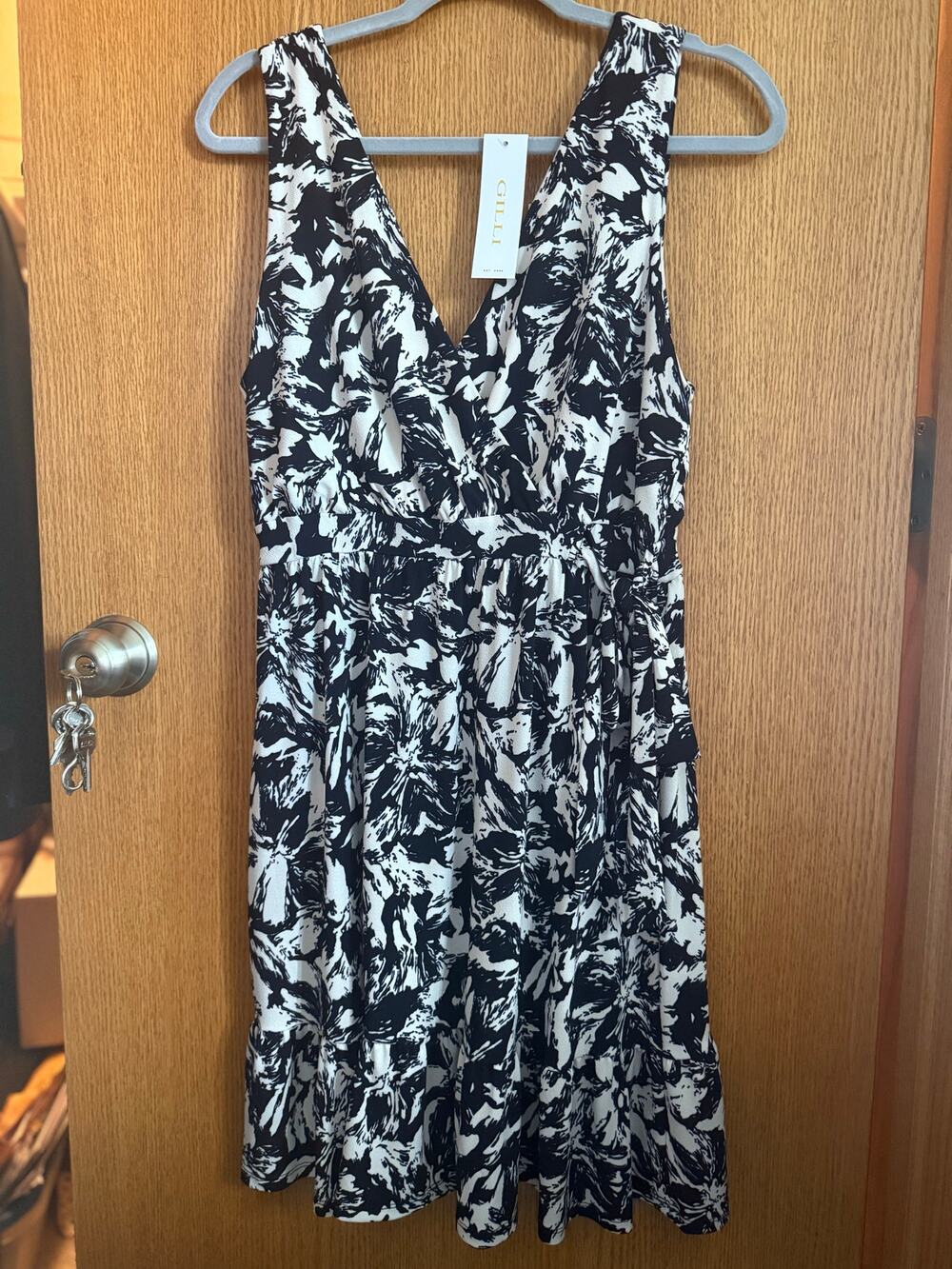 Women’s Casual V-Neck Sleeveless Dress Size M